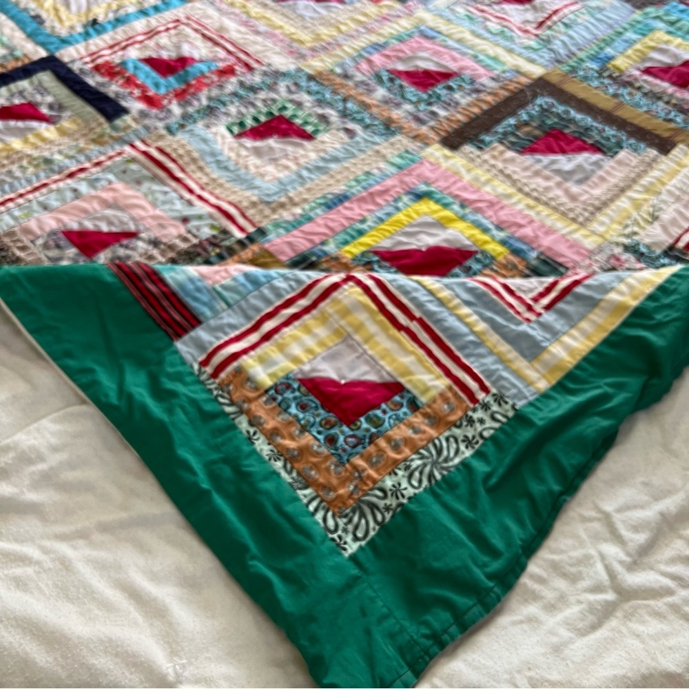 Colorful Patchwork Quilt with Geometric Patterns - Picture 3 of 12